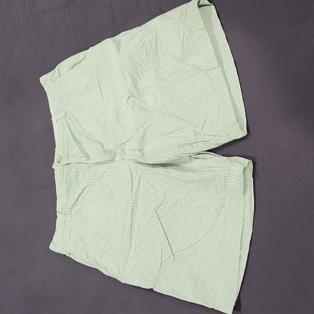 Izod Shorts - Green - 40 - Like New